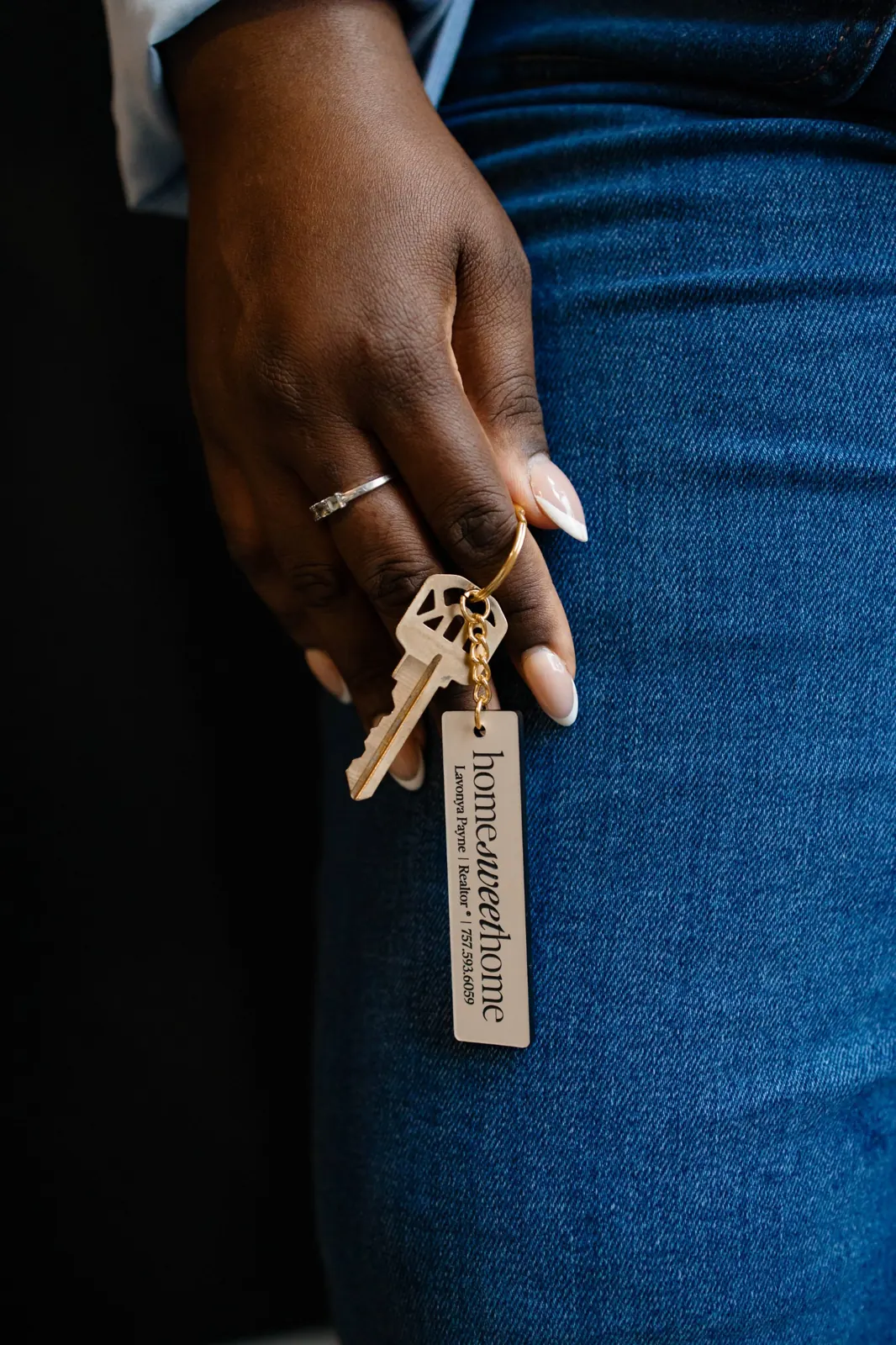 Lavonya Payne holding house keys on a Home Sweet Home keychain